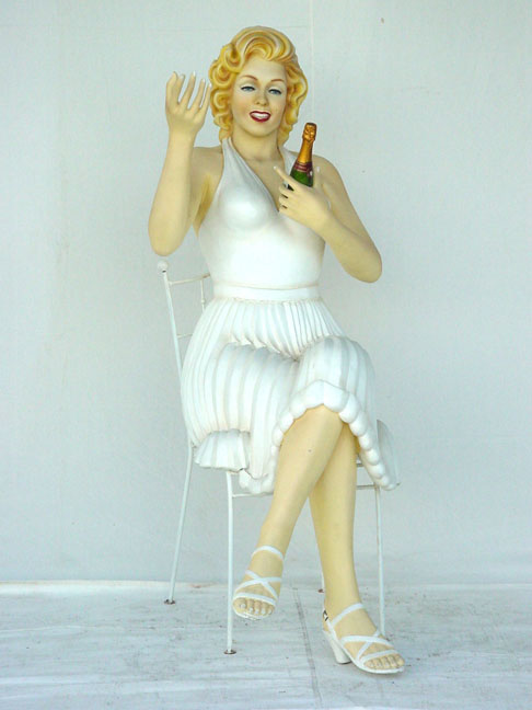 Marilyn Monroe - Sitting - Click Image to Close